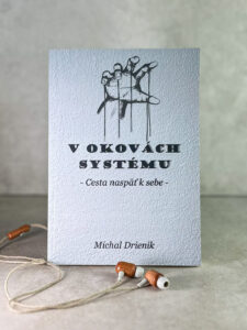 Audiokniha V okovách systému (Michal Drienik)